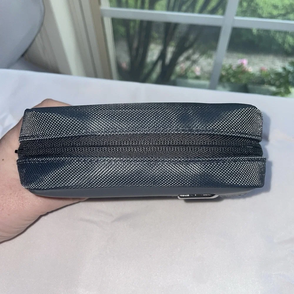 Tumi Delta Airlines First Class Amenity Track Bag Pouch Toiletry Kit EUC Gray